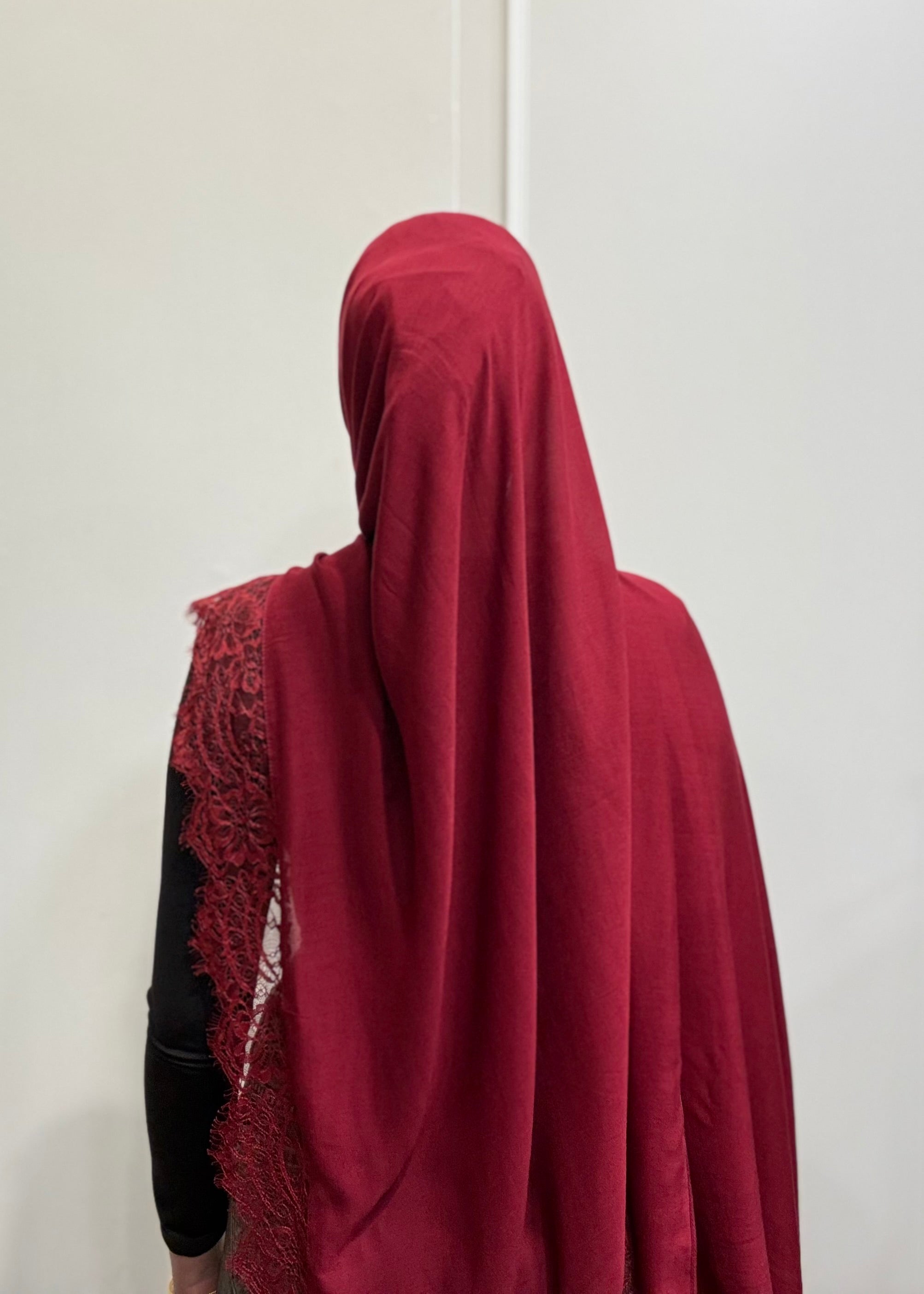 RED LACE MODAL