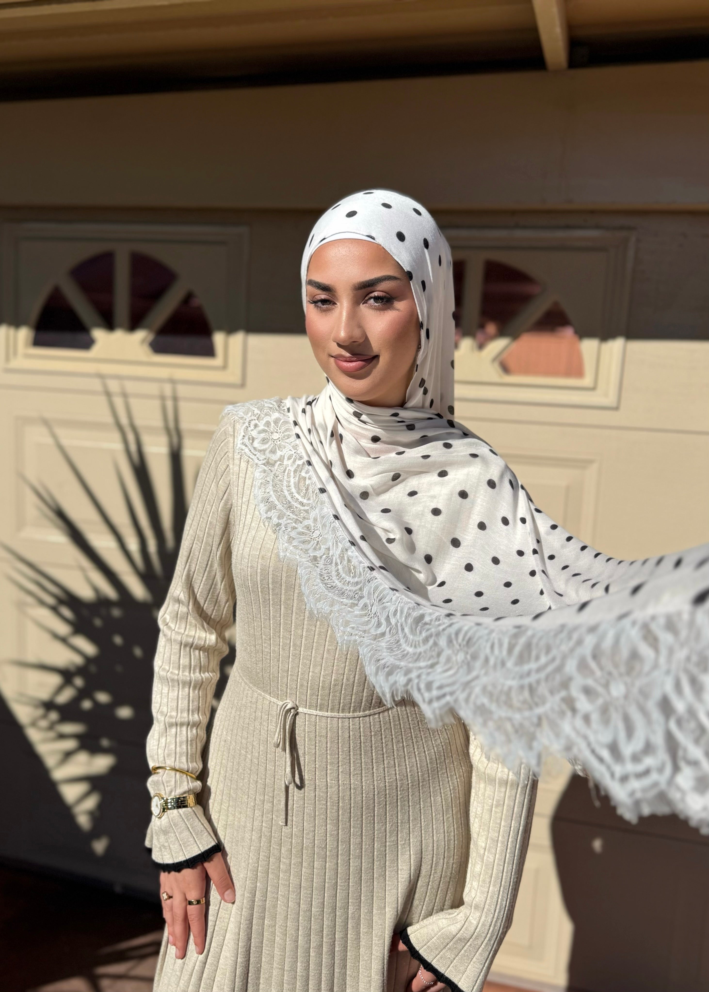 WHITE / W POLKA DOT MODAL