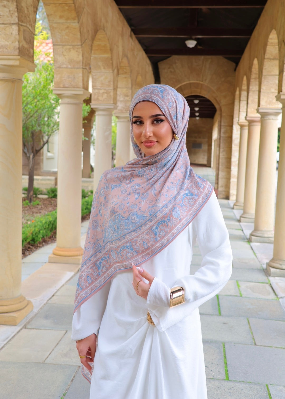 PETAL PAISLEY RUG MODAL