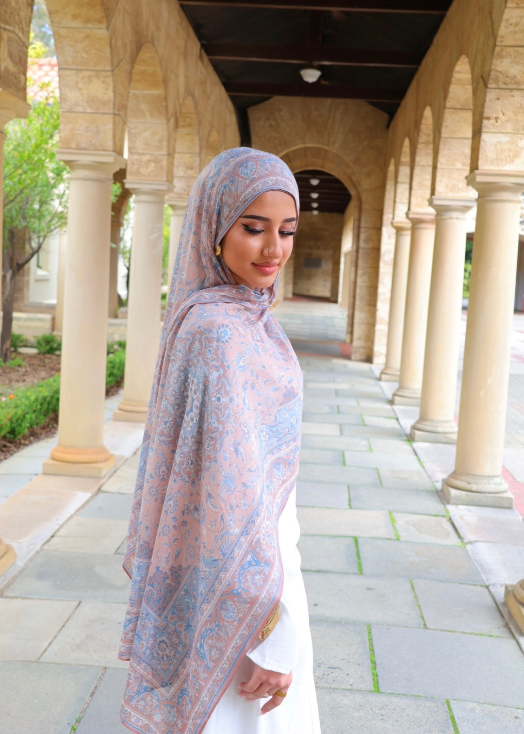 PETAL PAISLEY RUG MODAL