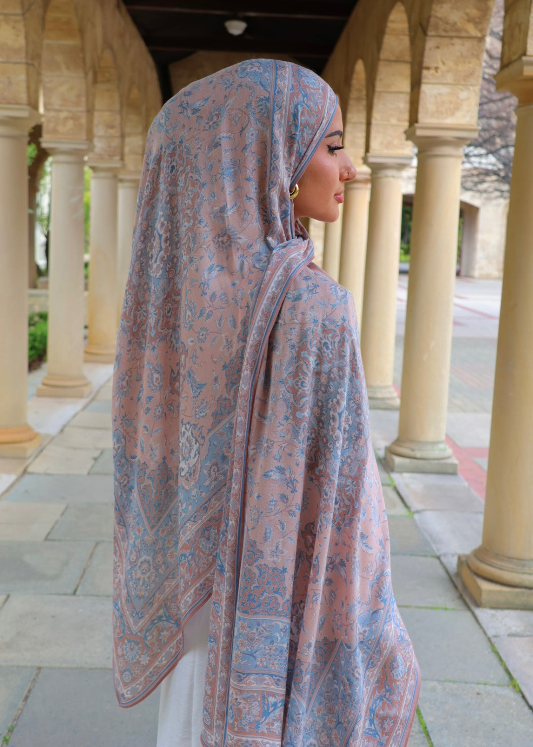 PETAL PAISLEY RUG MODAL