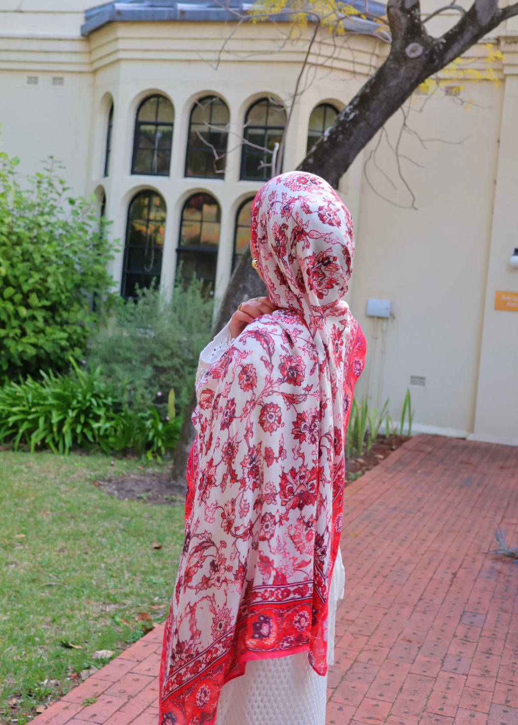 SCARLET PASHMINA MODAL