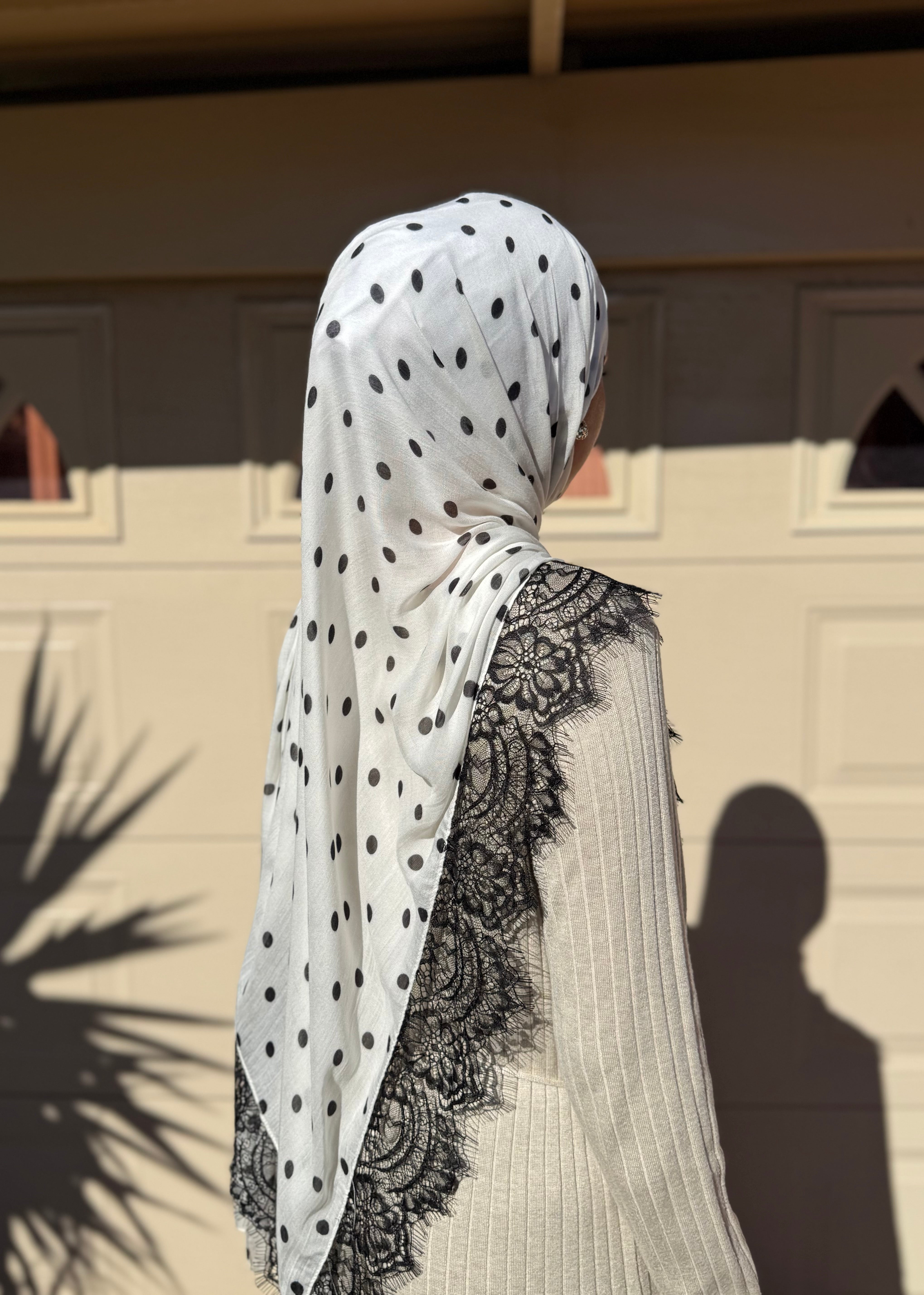 WHITE / B POLKA DOT MODAL