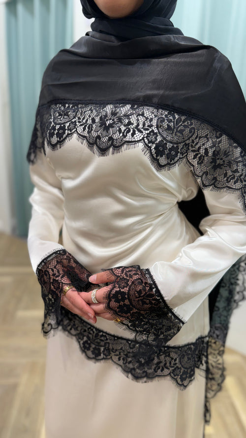 AMIRA LACE SET