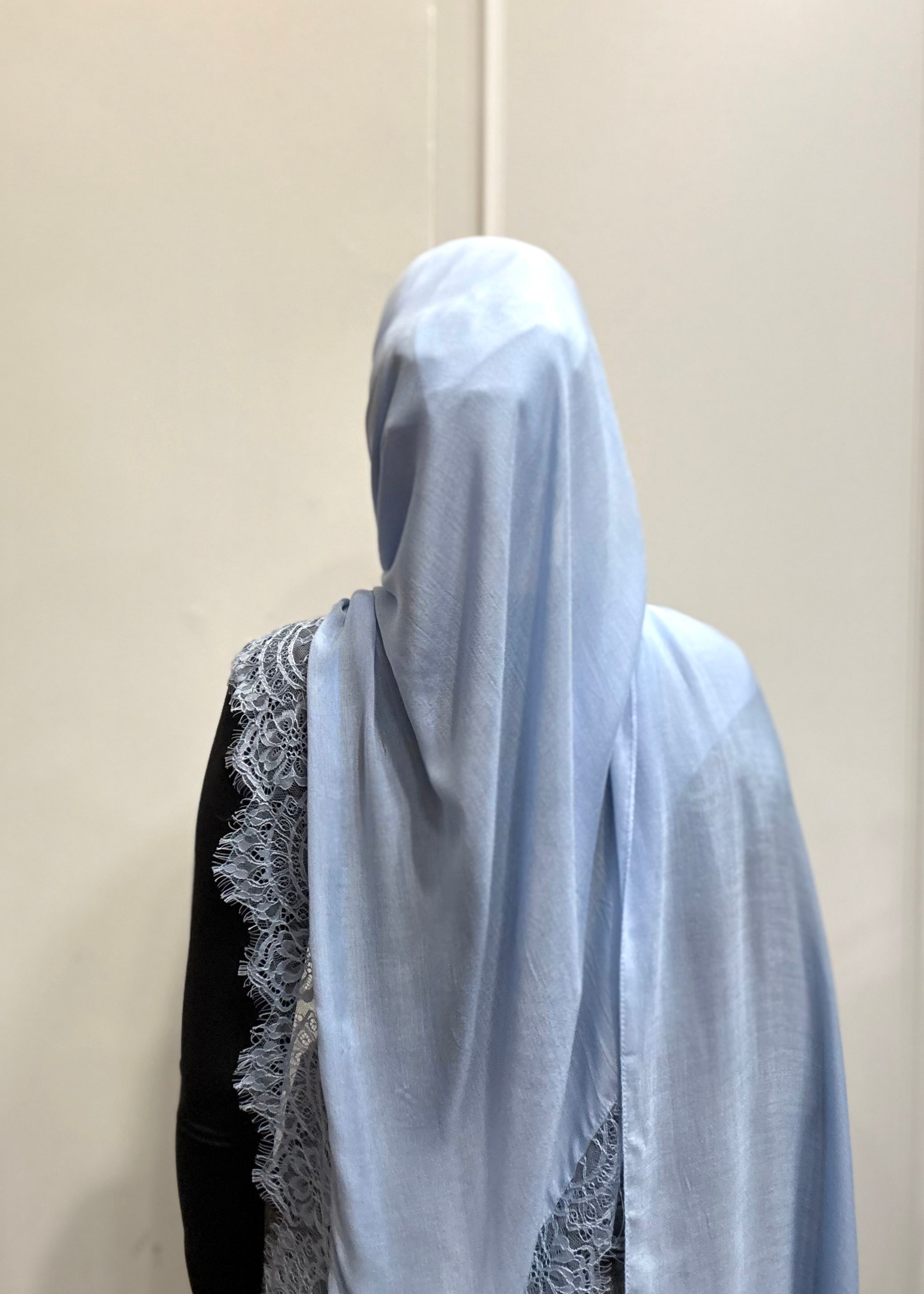ICE BLUE LACE MODAL