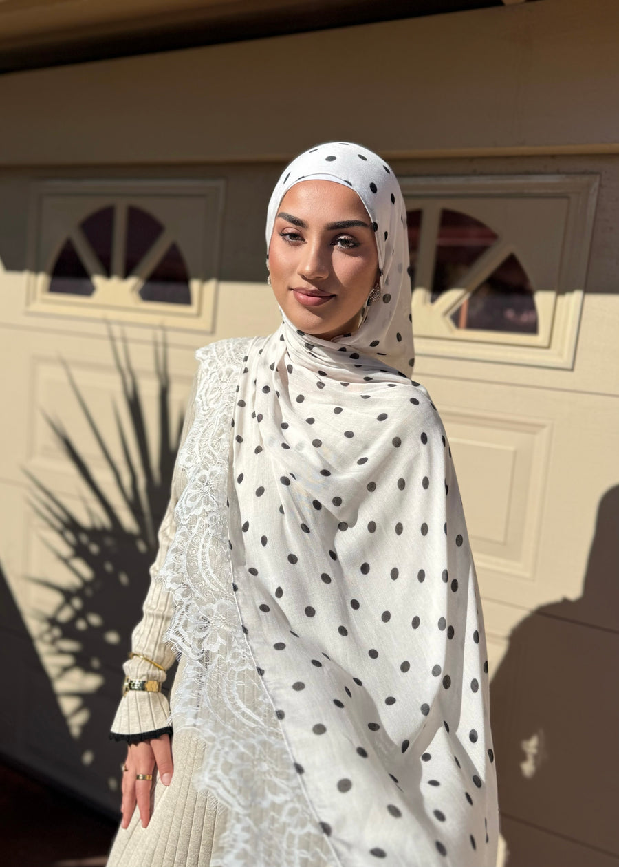 WHITE / W POLKA DOT MODAL
