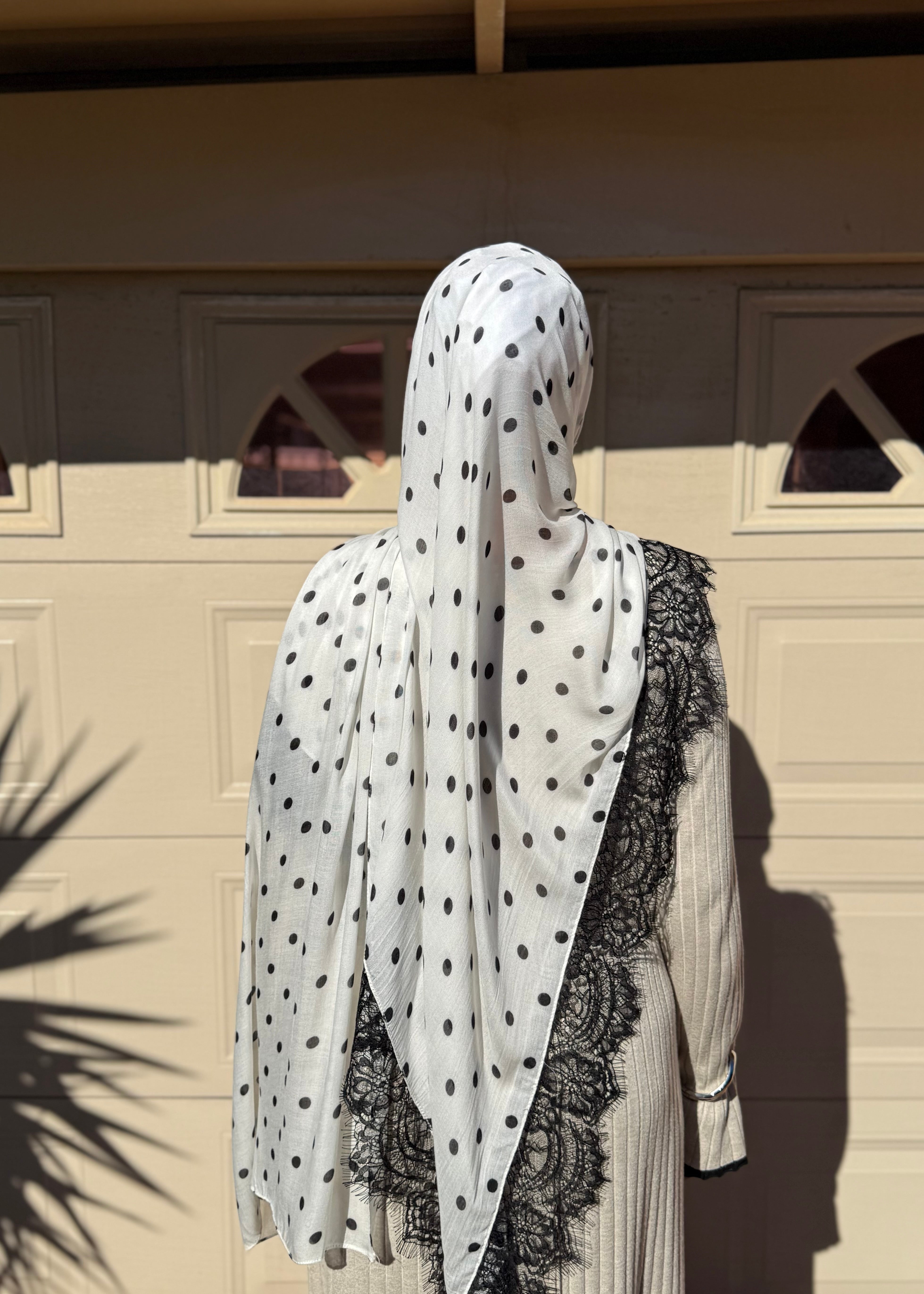 WHITE / B POLKA DOT MODAL