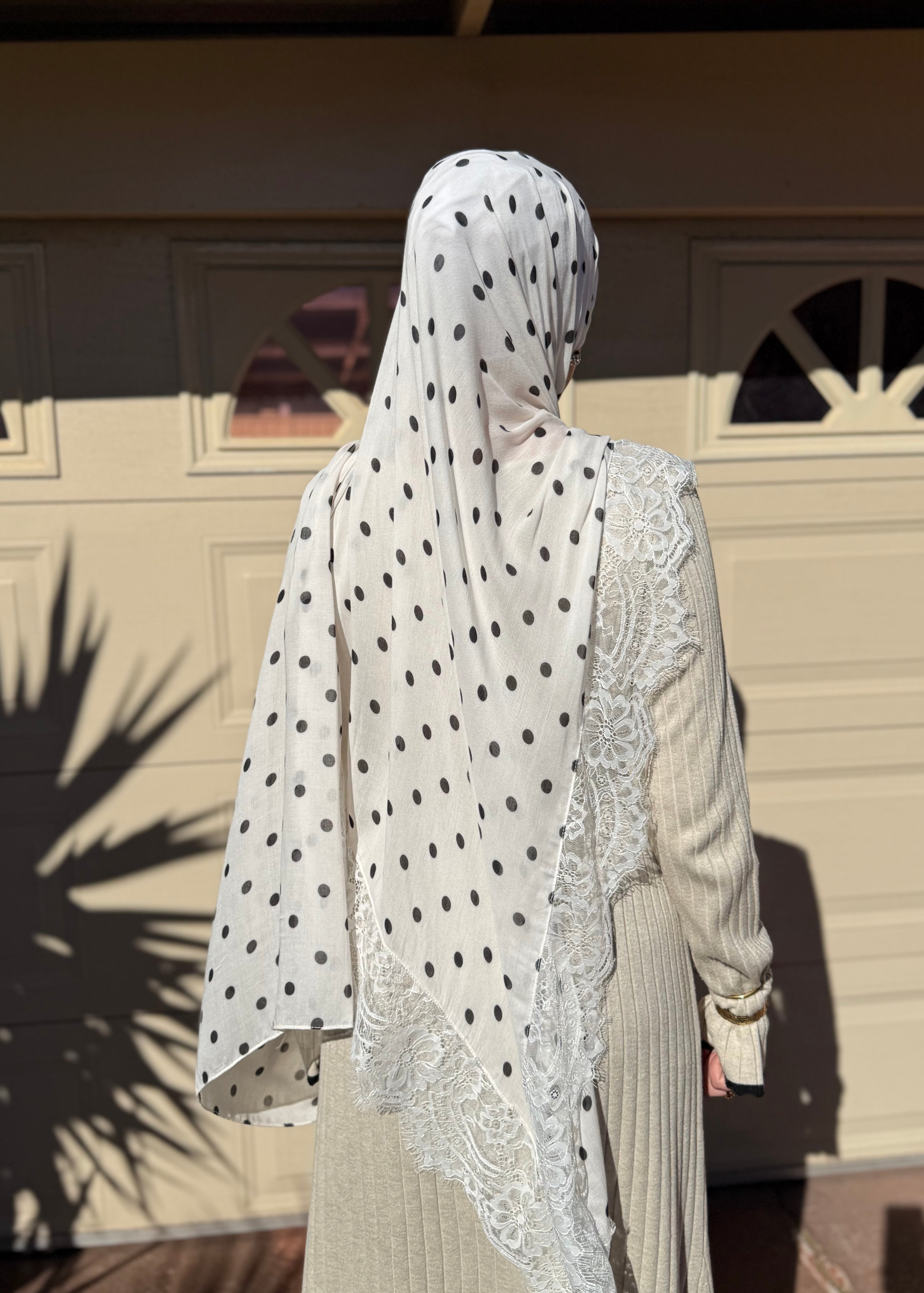WHITE / W POLKA DOT MODAL