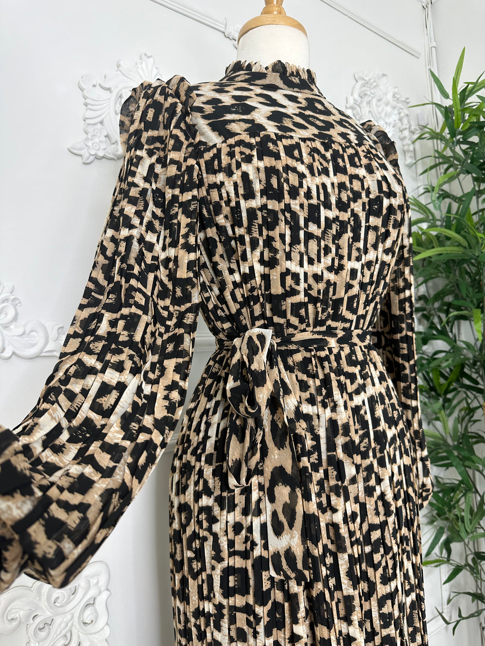 HEENA LEOPARD DRESS