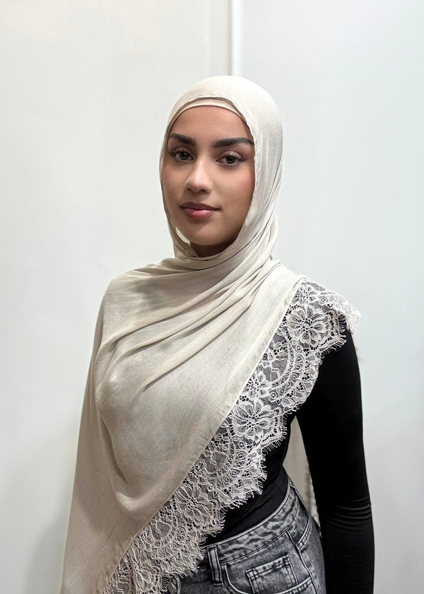 BEIGE LACE MODAL