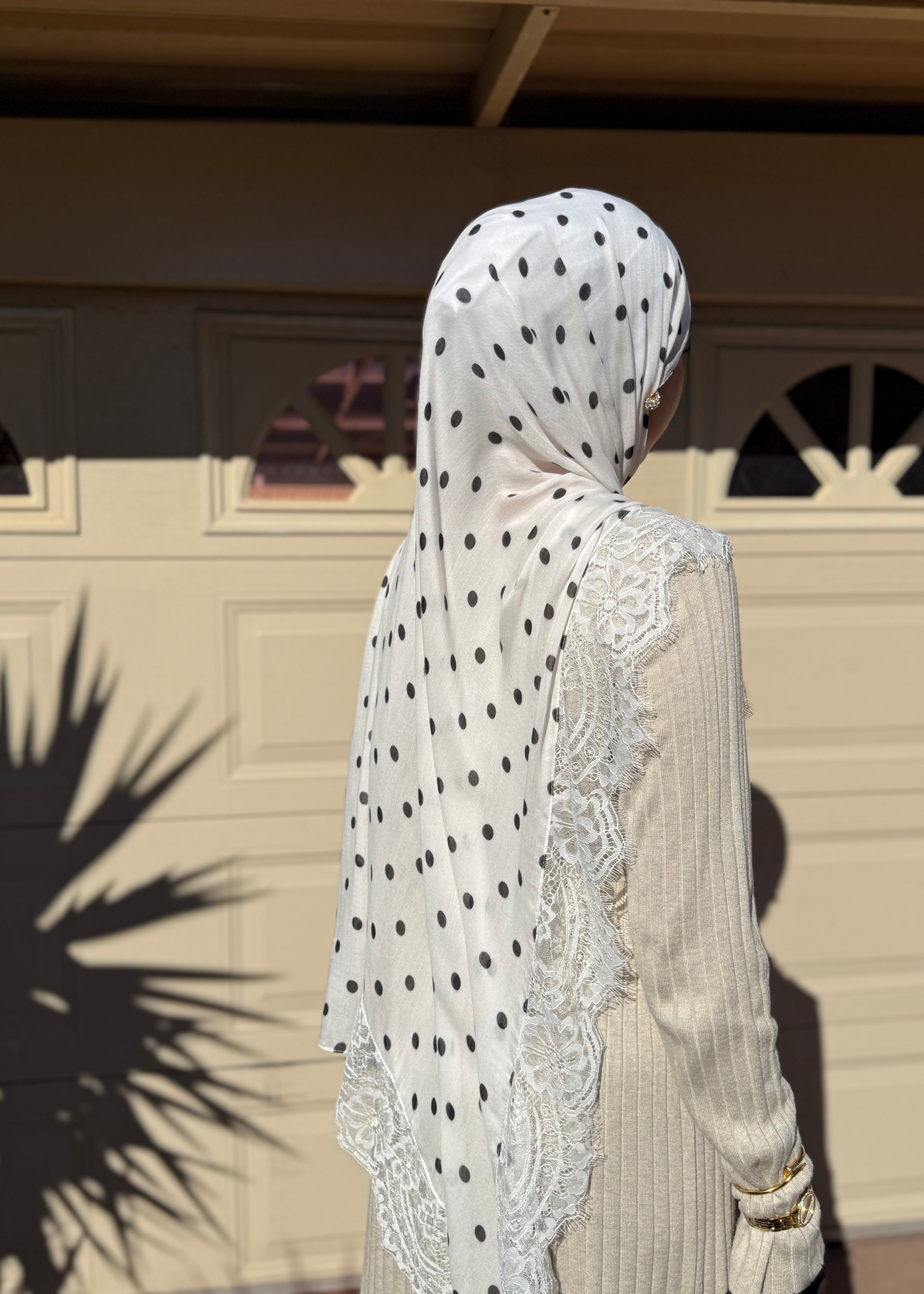 WHITE / W POLKA DOT MODAL