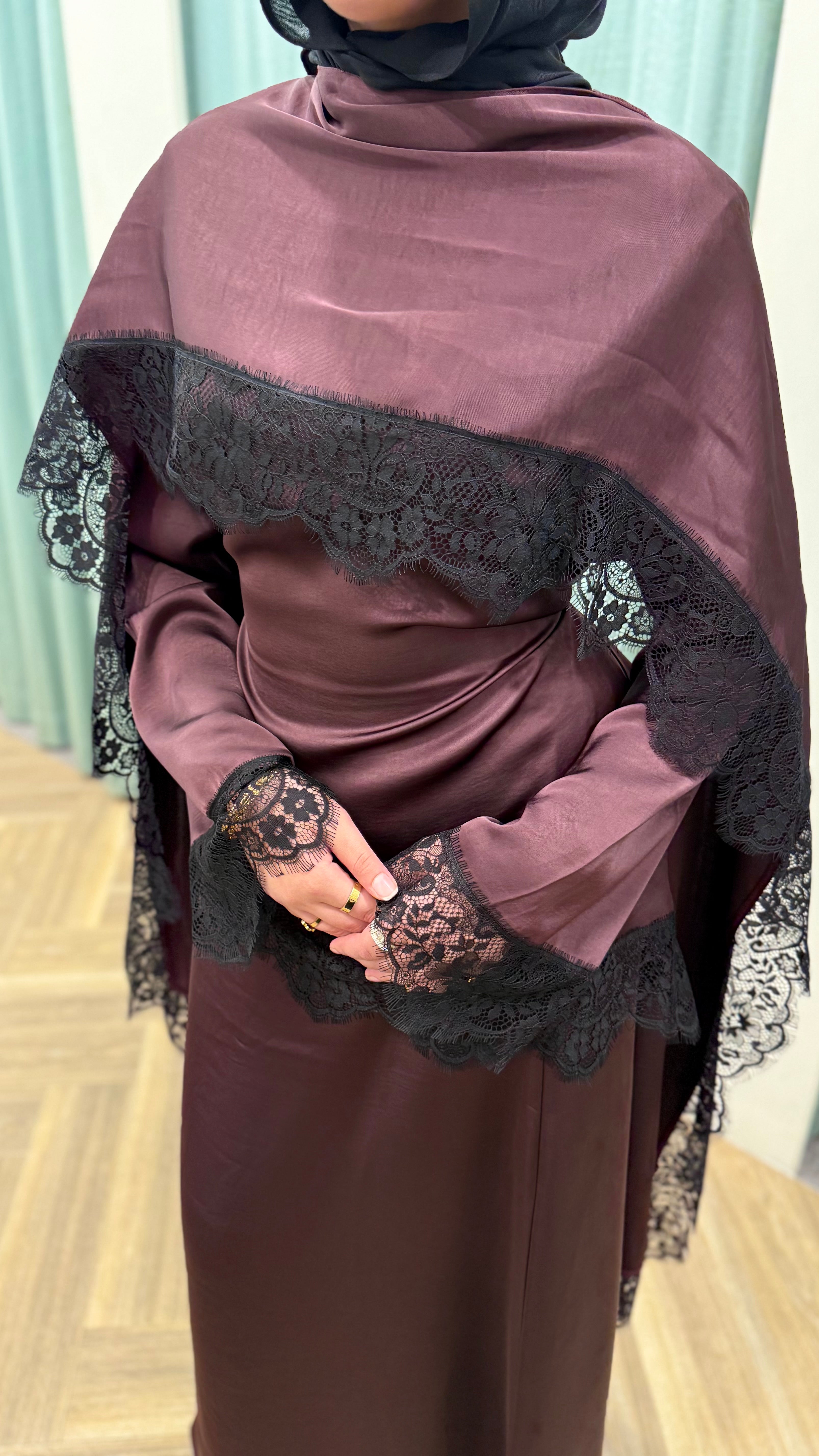 AMIRA LACE SET