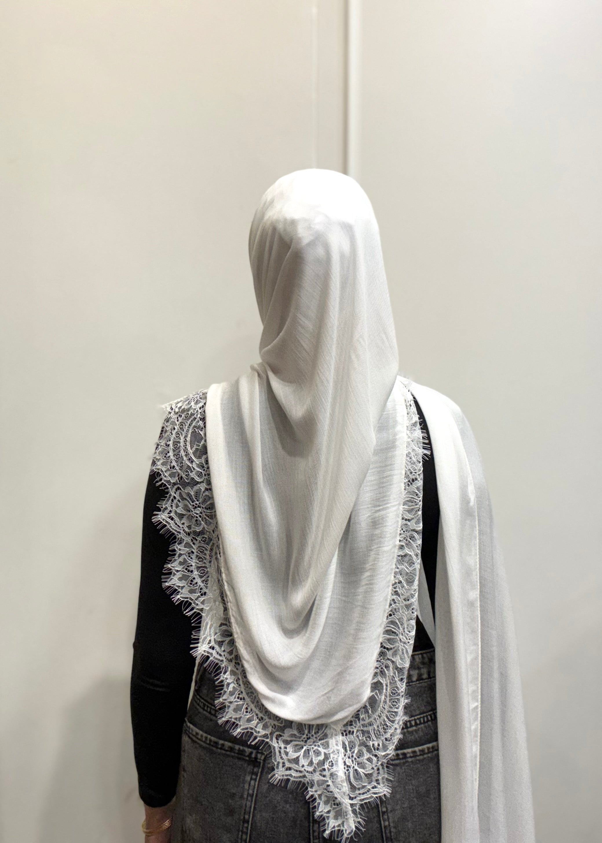 WHITE LACE MODAL